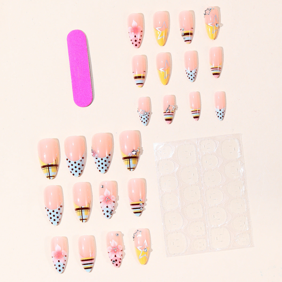 Elegante florale und geometrische 3D-Nagelkunstverlängerungen Brehn
