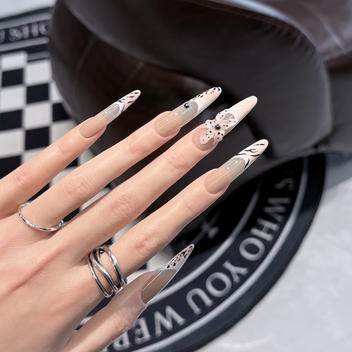 Künstlerisches Stiletto-Nagelkunst-Set mit eleganten Dekorationselementen Brehn