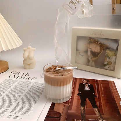 Handgegossene Schicht-Latte-Glow Soja-Kerze in gerippter Glas mit Eis-Akzent-Oberseite