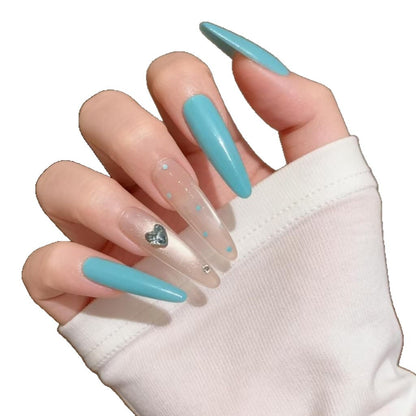 Stiletto-Nagelkunstverlängerungen mit Herzakzenten