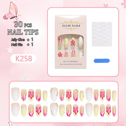 Kunstnagelset mit feinen Blumendetails Brehn