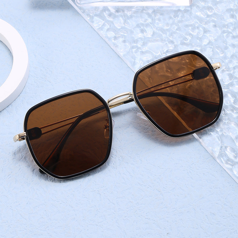 Damen Modische Sonnenbrille mit eckigem Design und stylischem Rahmen Brehn