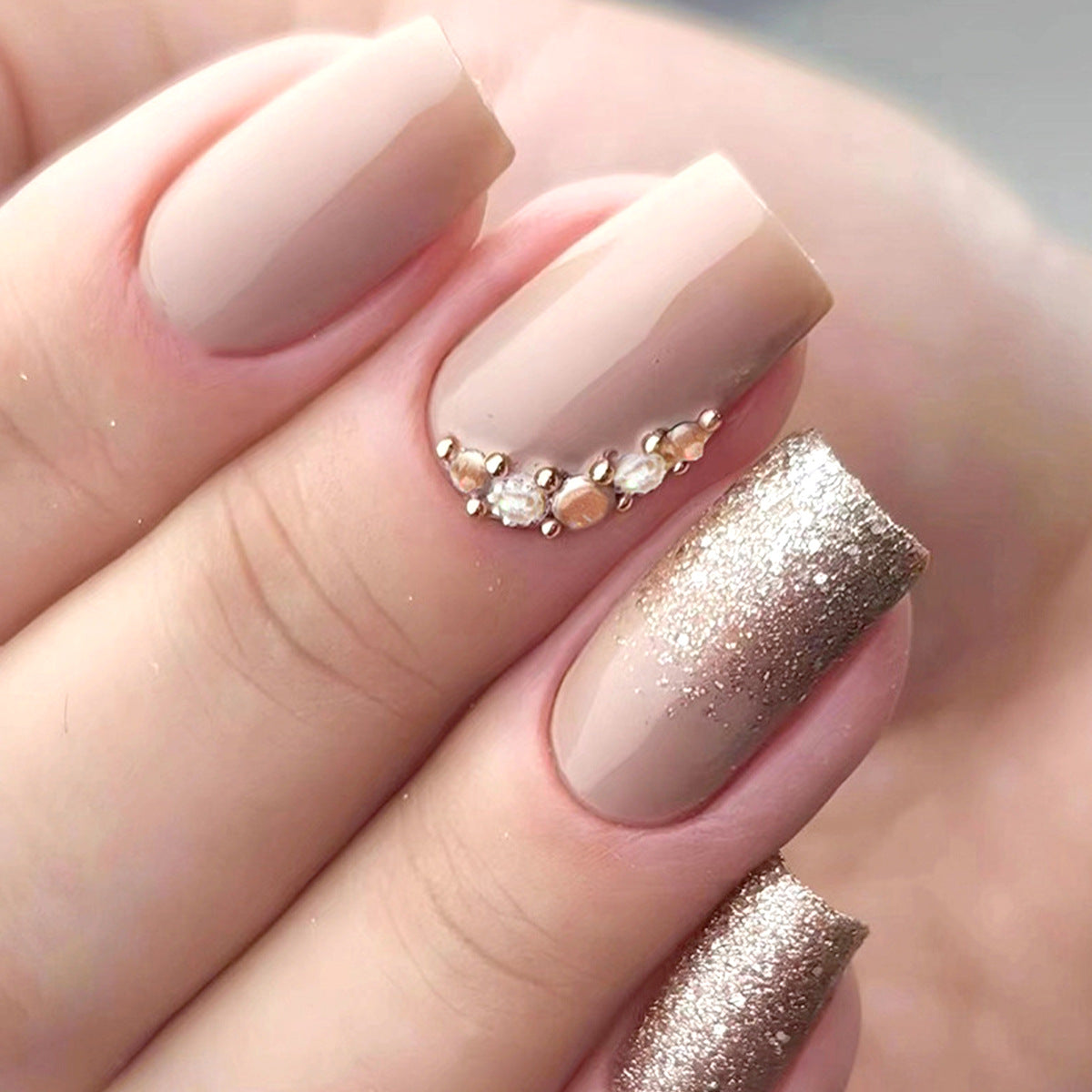Glamouröser Glitzer und Kristall-Nagelkunst-Tipps Brehn