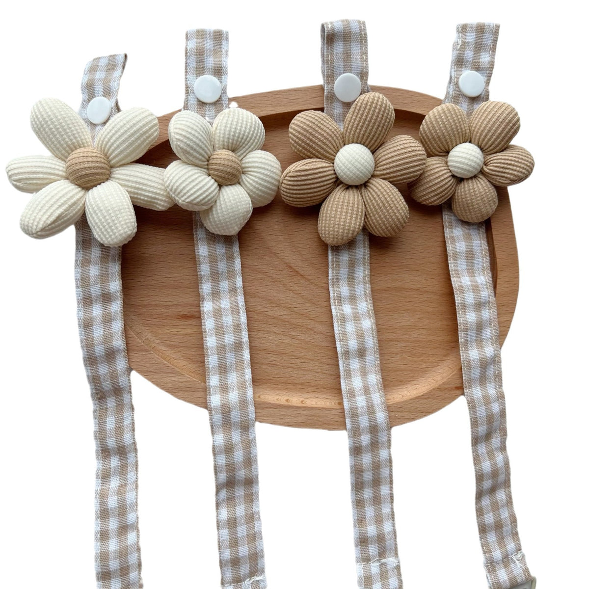 Karo Baumwolle Schnullerband mit gepolstertem geripptem Blumenmotiv und Schnellverschlussclip