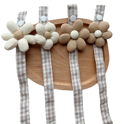 Karo Baumwolle Schnullerband mit gepolstertem geripptem Blumenmotiv und Schnellverschlussclip
