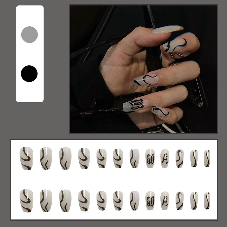 Kunstnagelset mit elegantem Design und kreativen Akzenten Brehn