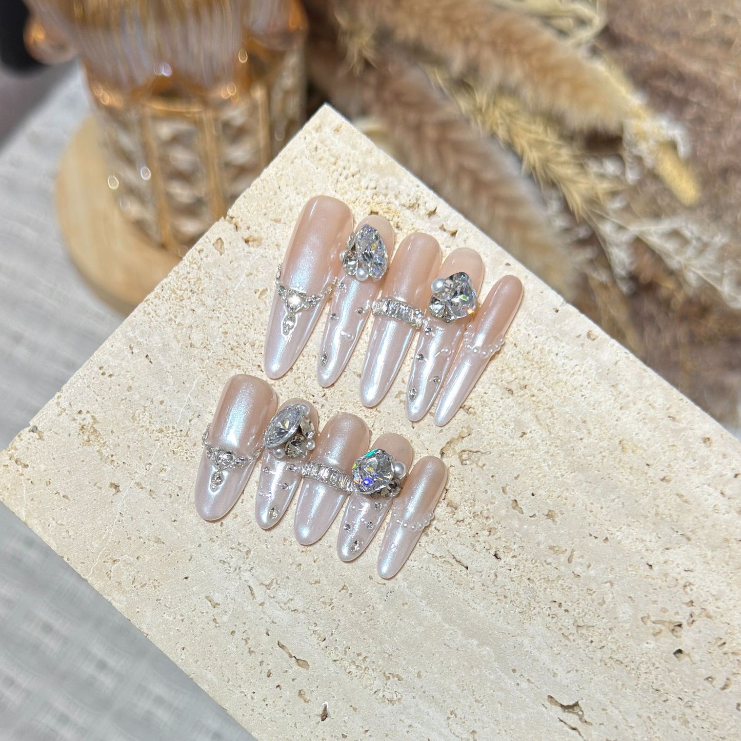Dekoratives Stiletto-Nagelspitzen-Set mit Edelsteinakzenten Brehn