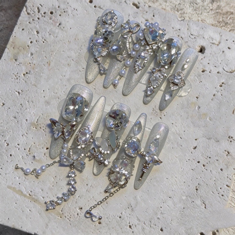Dekorative Nagelkunst