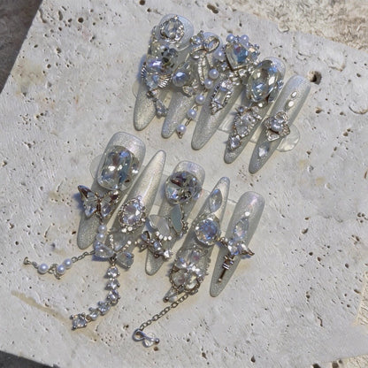 Dekorative Nagelkunst