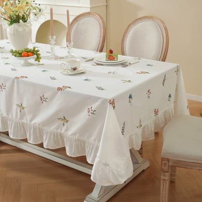 Bestickte Blumen-Tischdecke
