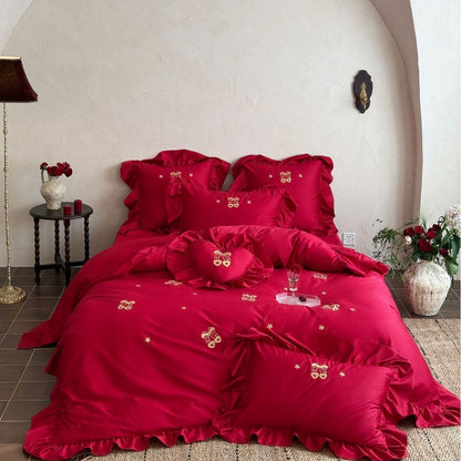 Satin-Bettwäsche-Set mit Volant und romantischer Herz- und Schleifenstickerei