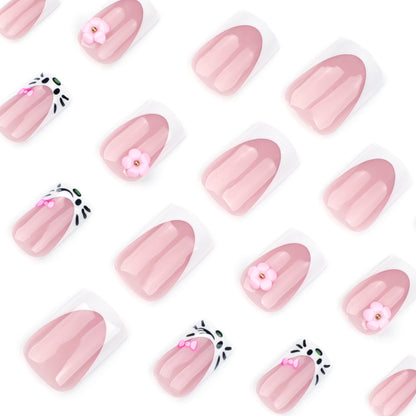 Kunstvolle Nagelkunst mit Blüten- und Detailverzierung Brehn