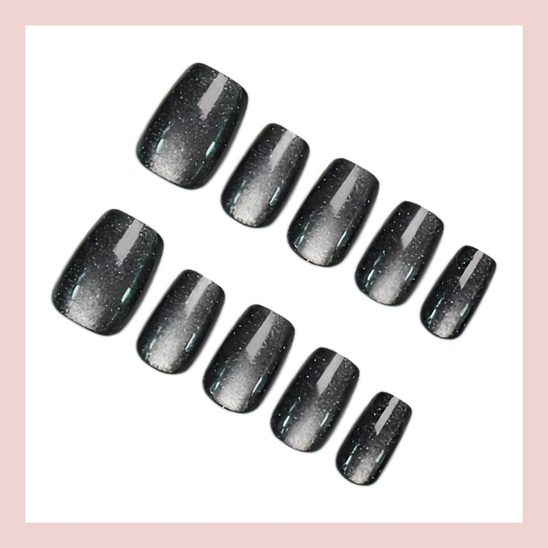 Kunstnagelset mit Glamourösen Glitzerakzenten Brehn