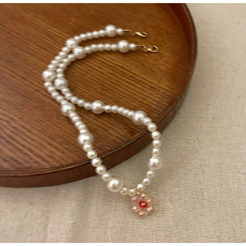 Elegante Perlenblumen-Anhänger-Halskette Brehn