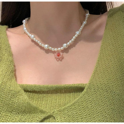 Elegante Perlenblumen-Anhänger-Halskette Brehn
