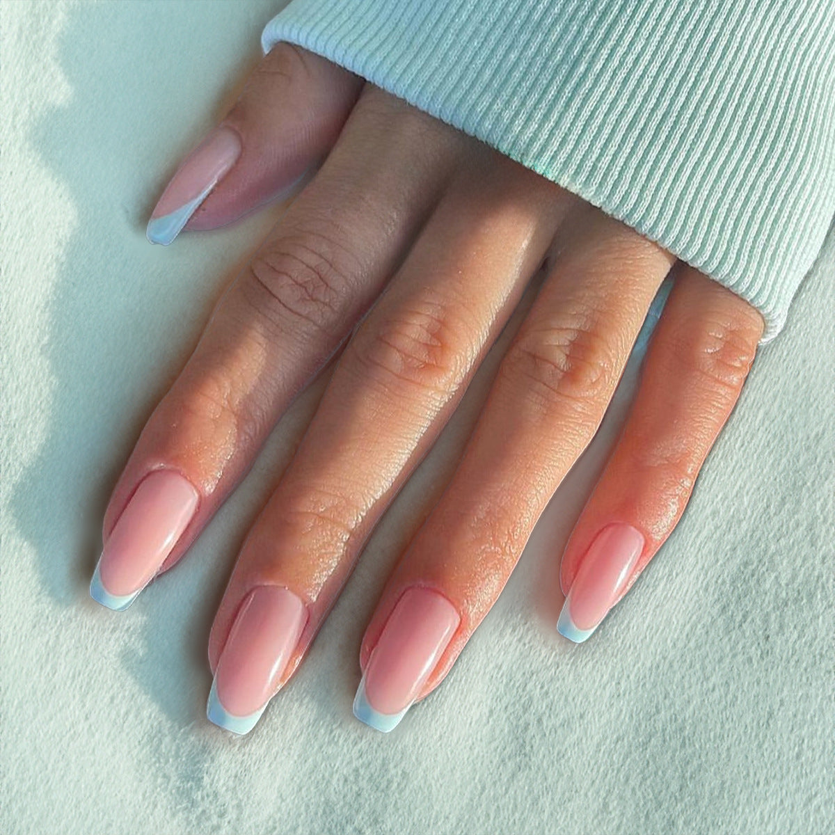 Kunstnagelset mit eleganten French Tips Brehn