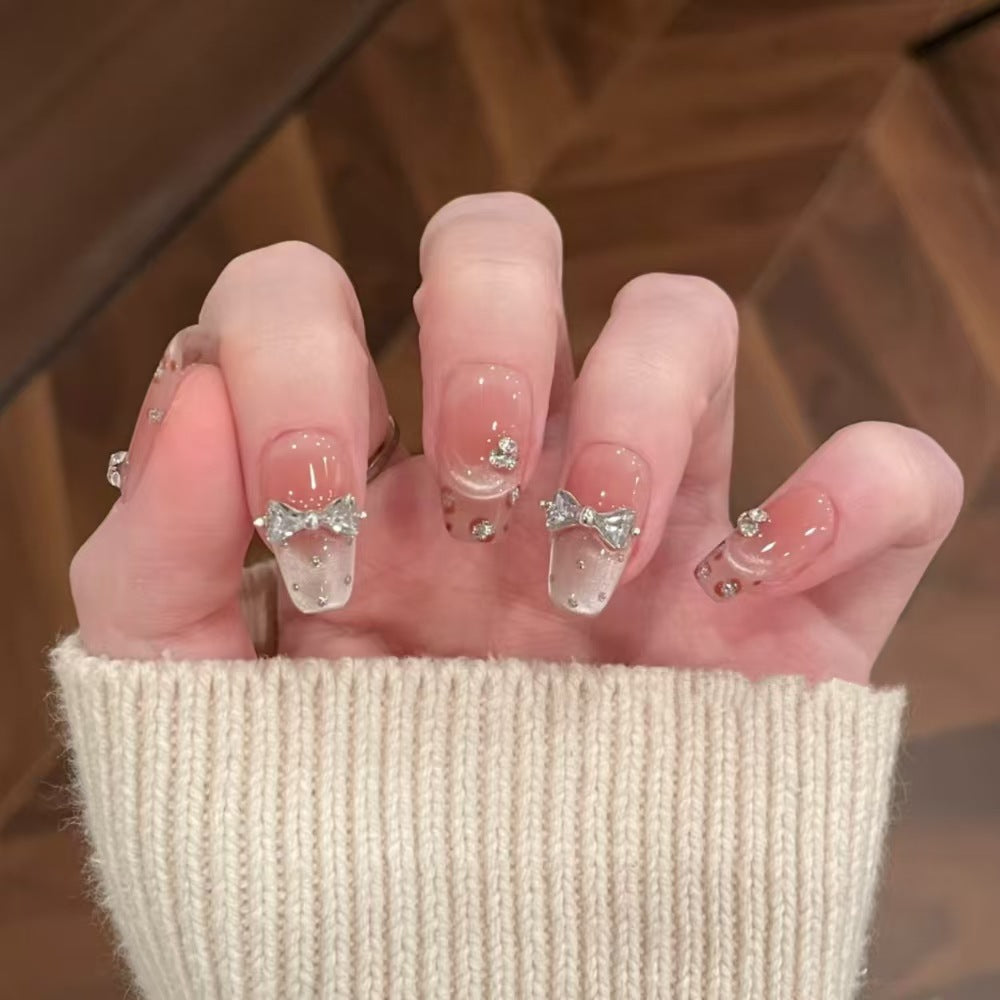 Glitzernde und Verzierte Kunstnägel Brehn
