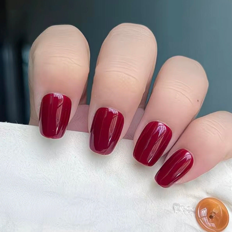 Kunstnagelset mit glanzvollem und modernen Design Brehn