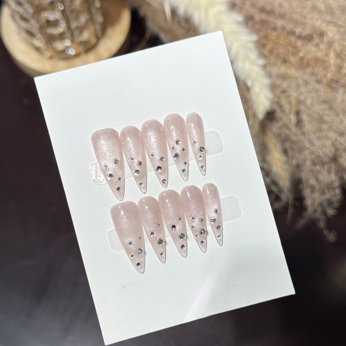 Elegante mit Strass veredelte Stiletto Press-On Nägel Brehn