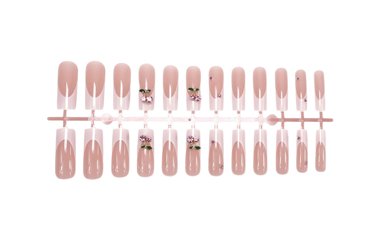 Kunstnagelset mit floralen Verzierungen Brehn