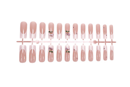 Kunstnagelset mit floralen Verzierungen Brehn