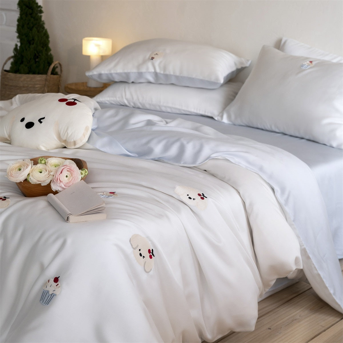 Satin-Bettwäsche-Set mit feinen Ballon- und Tierstickereien