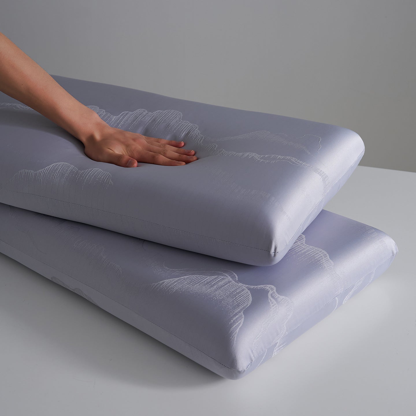 Ergonomisches Luxuskissen mit Sanfter Hautpflege-Technologie Brehn