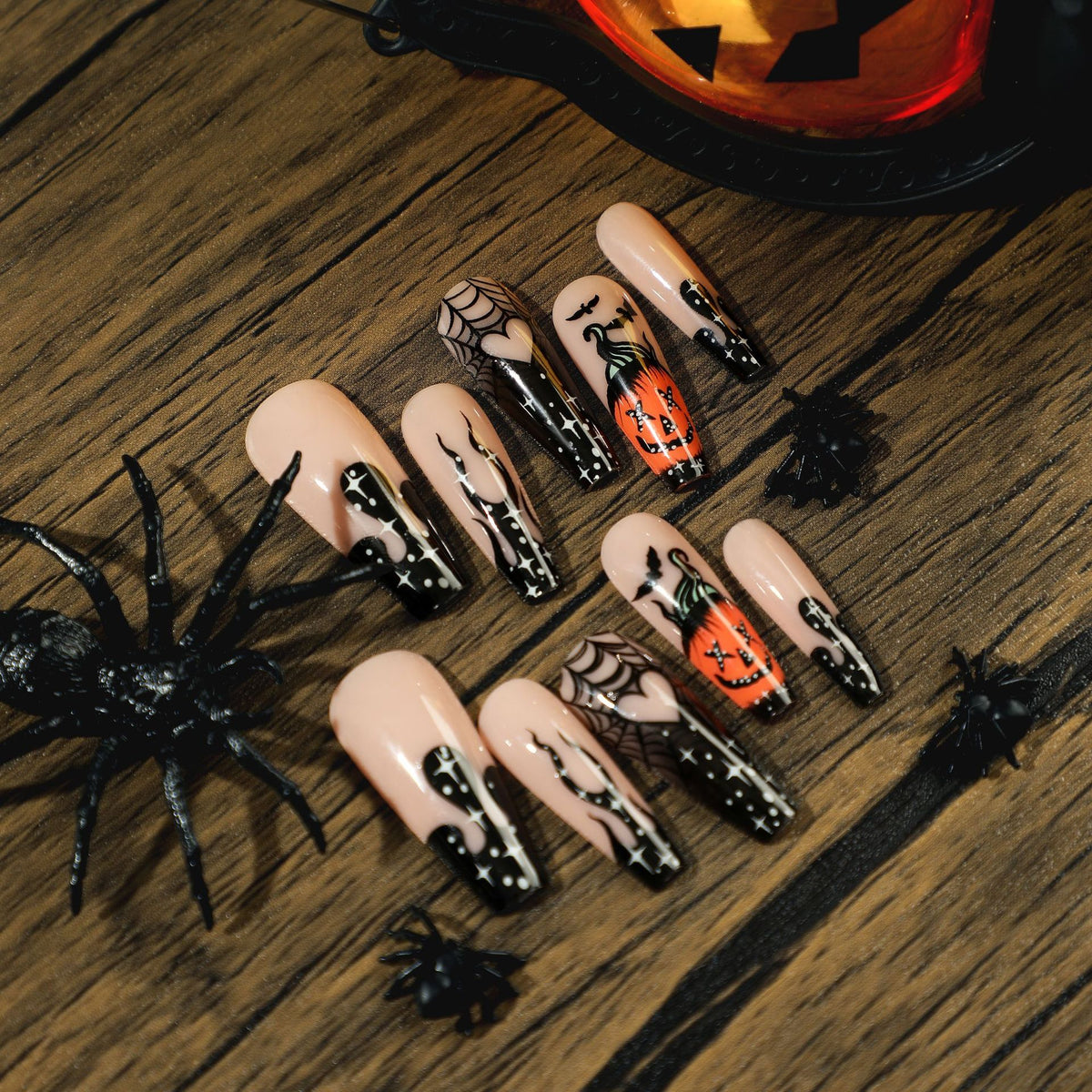 Kunstvolle Halloween-Nägel mit gruseligen Motiven Brehn