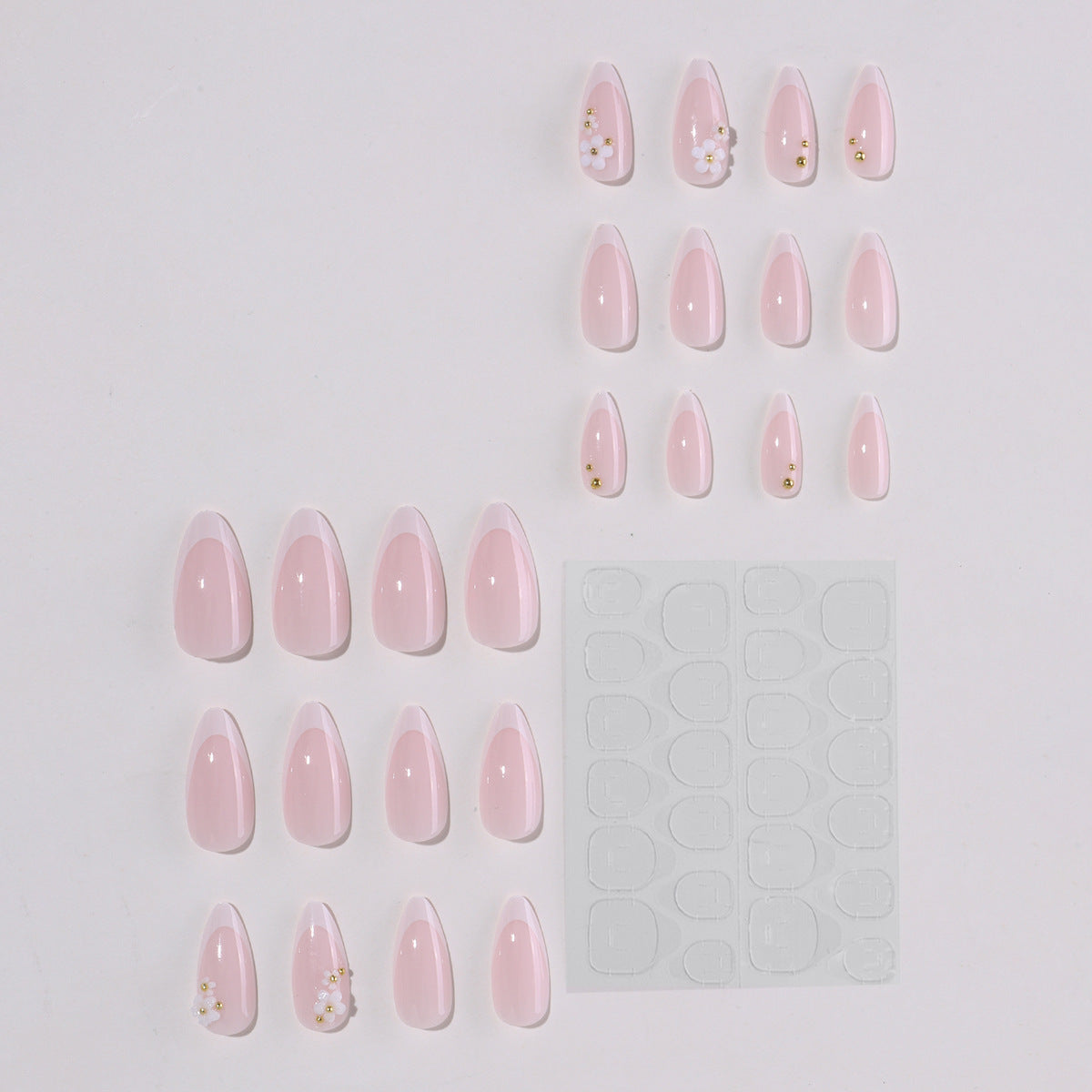 Kunstnagelset mit eleganten Blütenakzenten und Glitzer Brehn