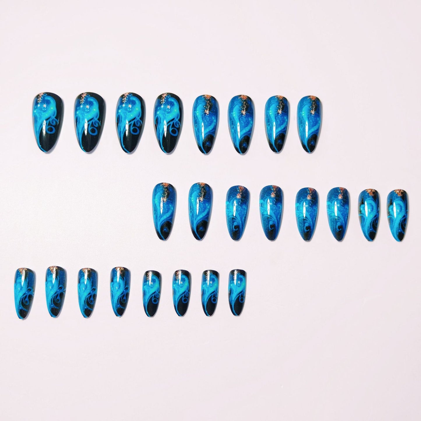 Glitzernde Nagelkunst Brehn