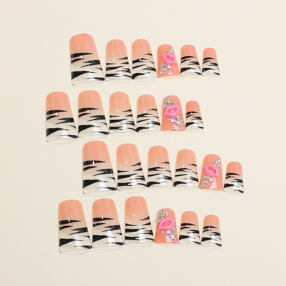Kreatives Nagelset mit stylishen Mustern Brehn