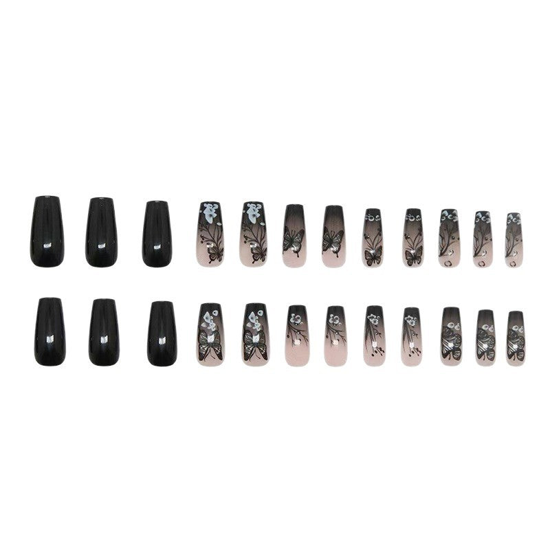 Kunstvolle Nagelset mit Schmetterlingsdesign Brehn
