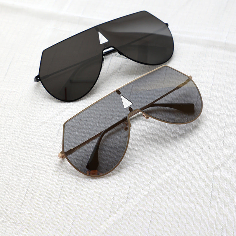 Damen futuristische Oversized-Sonnenbrille mit schützendem Metallrahmen Brehn