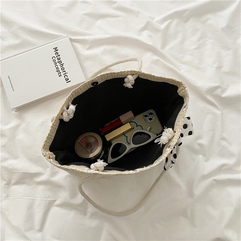 Stroh Strandtasche mit dekorativem Schal