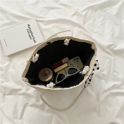 Stroh Strandtasche mit dekorativem Schal