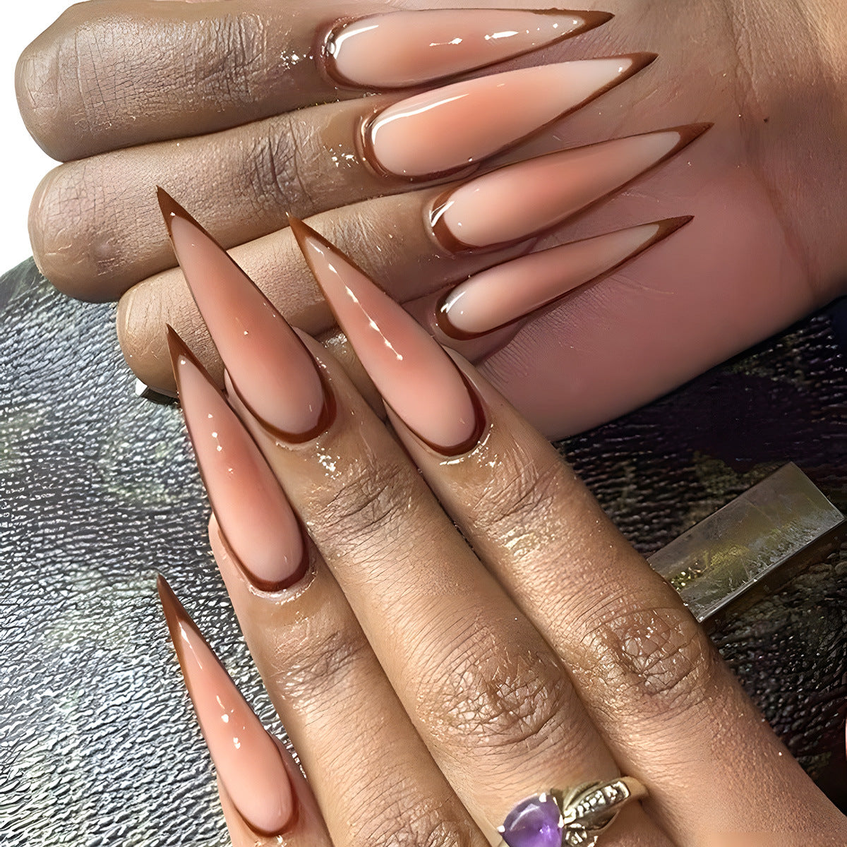 Stiletto Press-On Nail Art Brehn