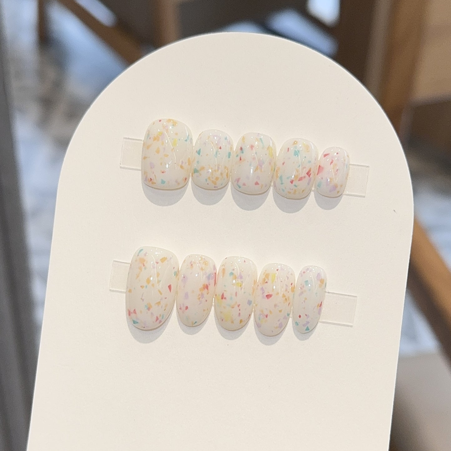 Kunstnägel mit Fröhlichem Funkel-Design Brehn