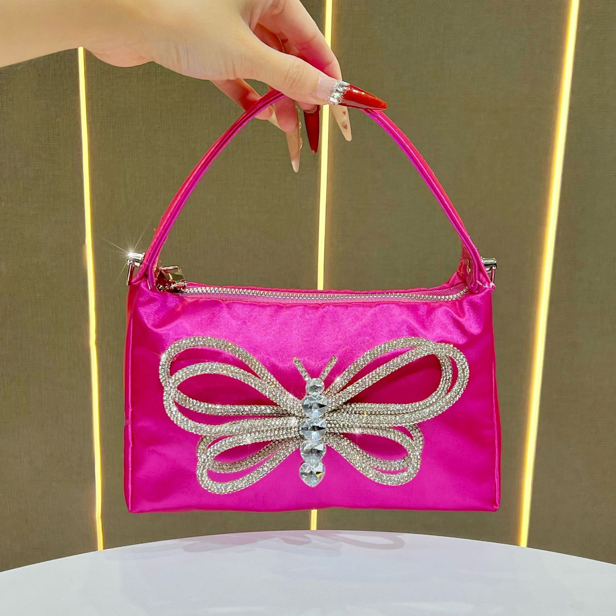 Schmetterlingsverzierte Abendhandtasche