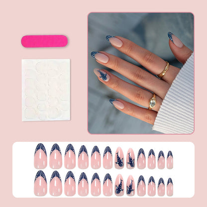 Kunstnagelset mit elegantem Design und kreativen Verzierungen Brehn