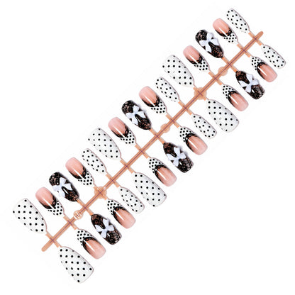 Kunstnagelset mit elegantem Spitzen-Design Brehn