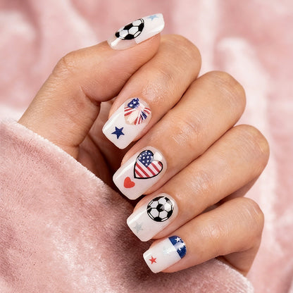 Kunstnagelset mit kreativen Fußball- und Herzmotiven Brehn