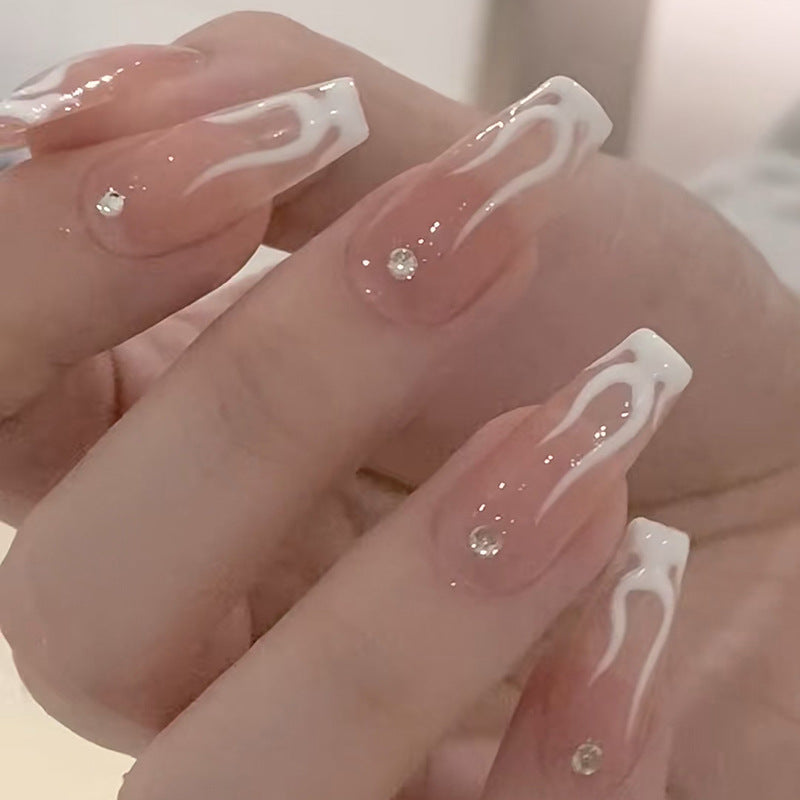 Kunstvolle Nagelverlängerungen mit glamourösem Design Brehn