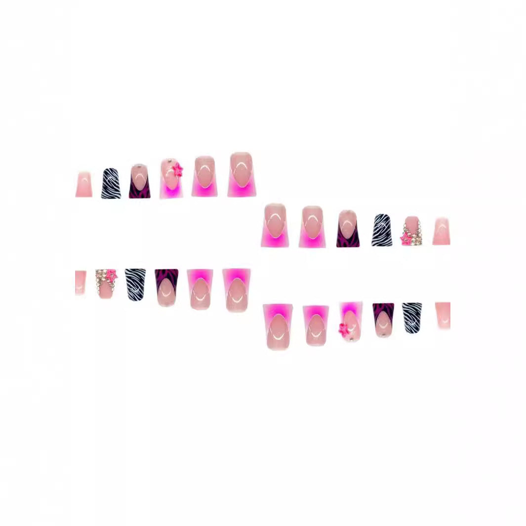 Künstlerische Glitter-Nagelverlängerungen Brehn