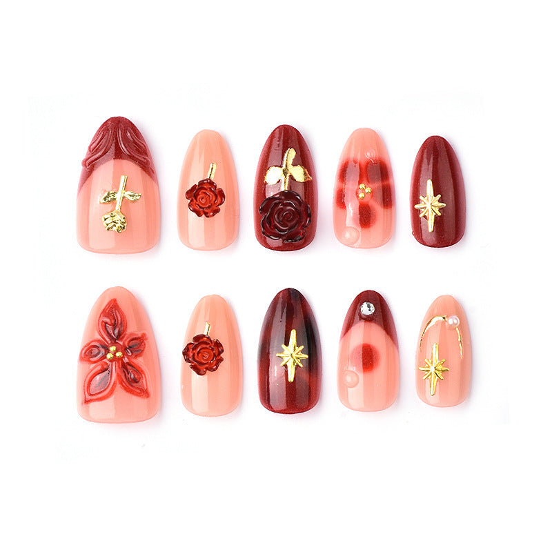 Kunstnagelset mit eleganten Blumenapplikationen und glamourösen Akzenten Brehn