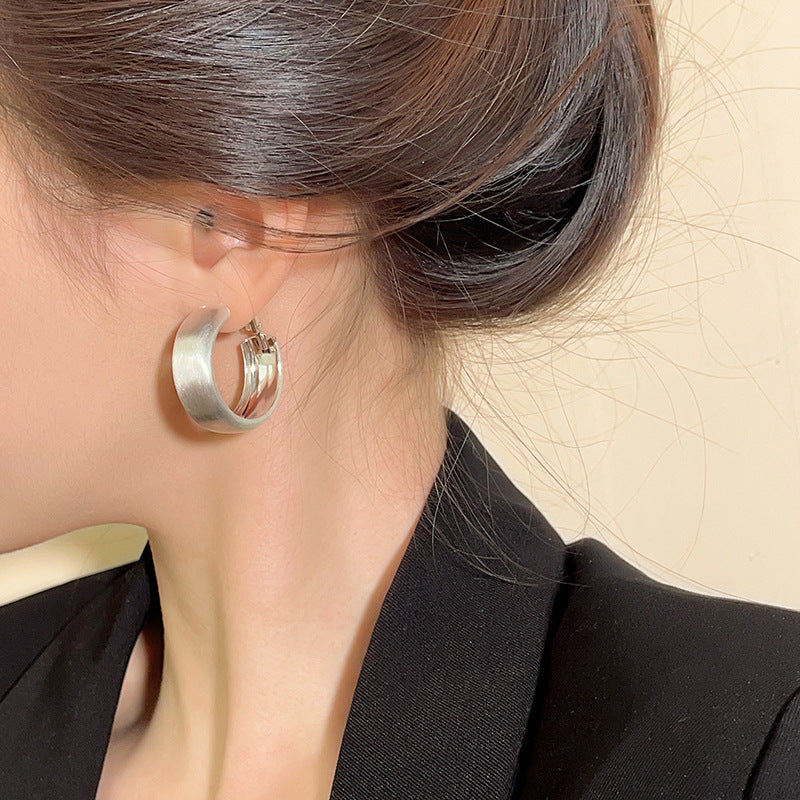Elegante und Moderne Creolen Aus Hochwertigem Metall Brehn