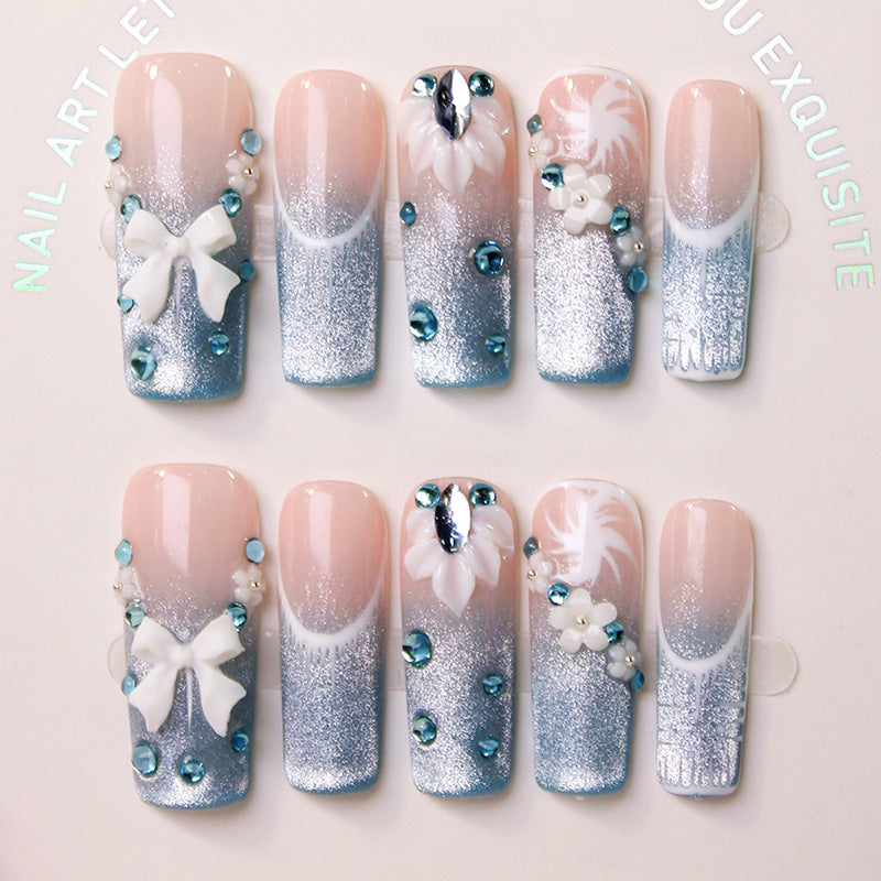 Kunstnagelset mit elegantem Glitzer-Design und feinen Verzierungen Brehn