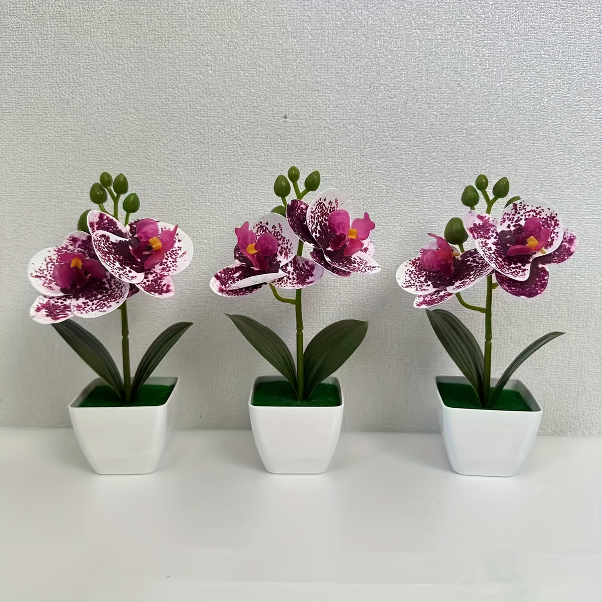 Dekorative künstliche Orchideenarrangement für die Wohnkultur展示