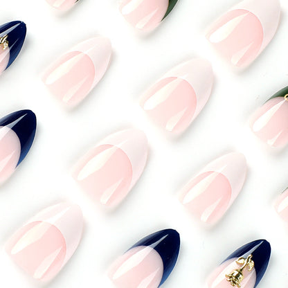 Kunstvolle Nagelspitzen mit Glamourösen Akzenten Brehn