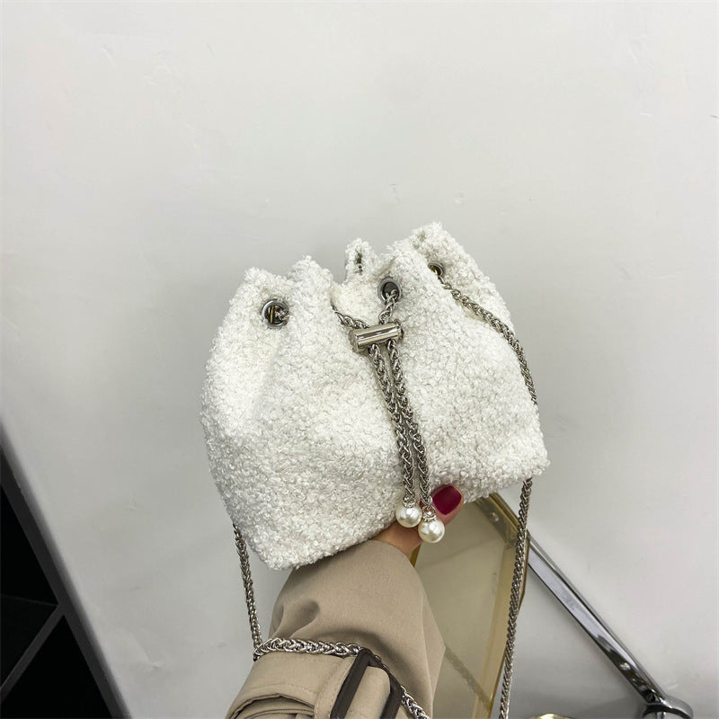 Texturierte Kordelzug-Handtasche