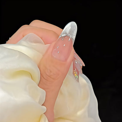 Dekorative Gel-Nagelverlängerungen mit Sternakzenten